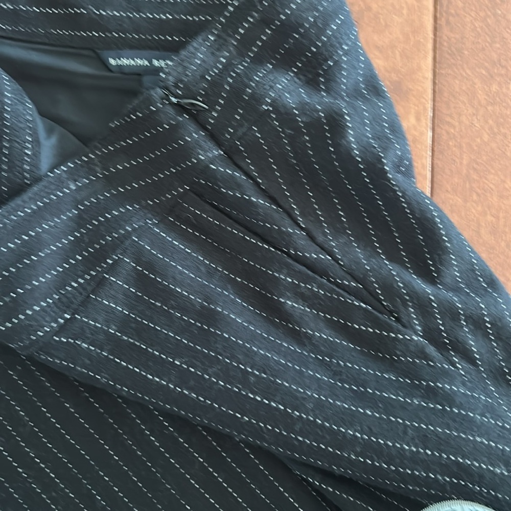 Banana Republic Women's Midi Black Wool Skirt Size 2 - Picture 6 of 8